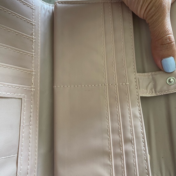 Rose Gold Metallic Women’s Wallet. 2 Interior Pockets. Clasp Closure.. - Picture 8 of 14